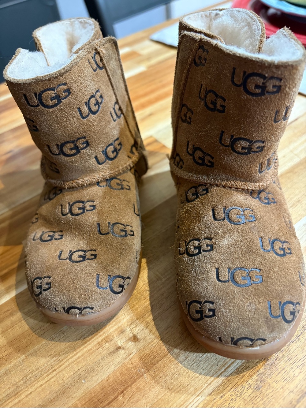 UGG Kids Chestnut Logo-Print Suede Boots
